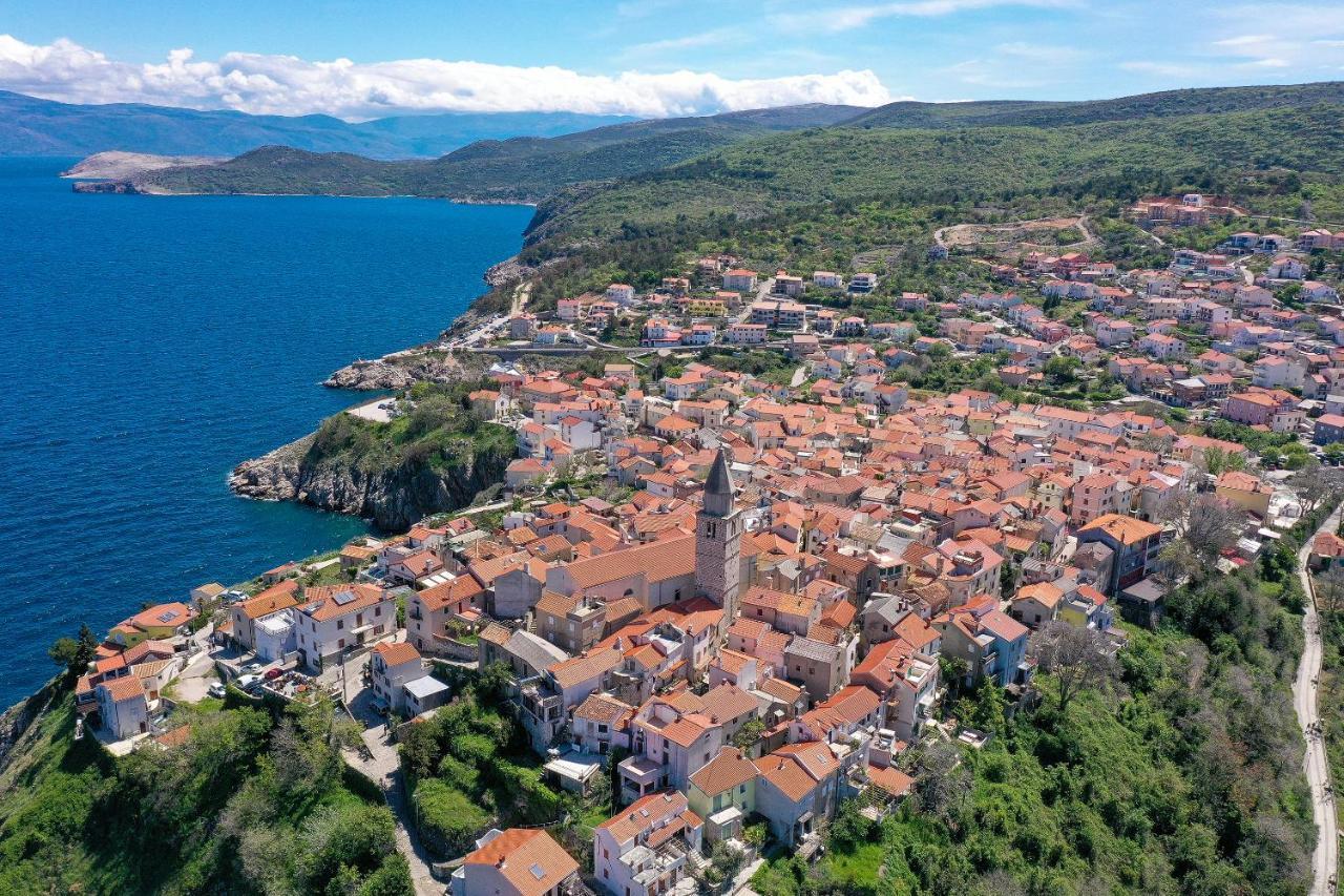 Апартаменты Moro Vrbnik Экстерьер фото